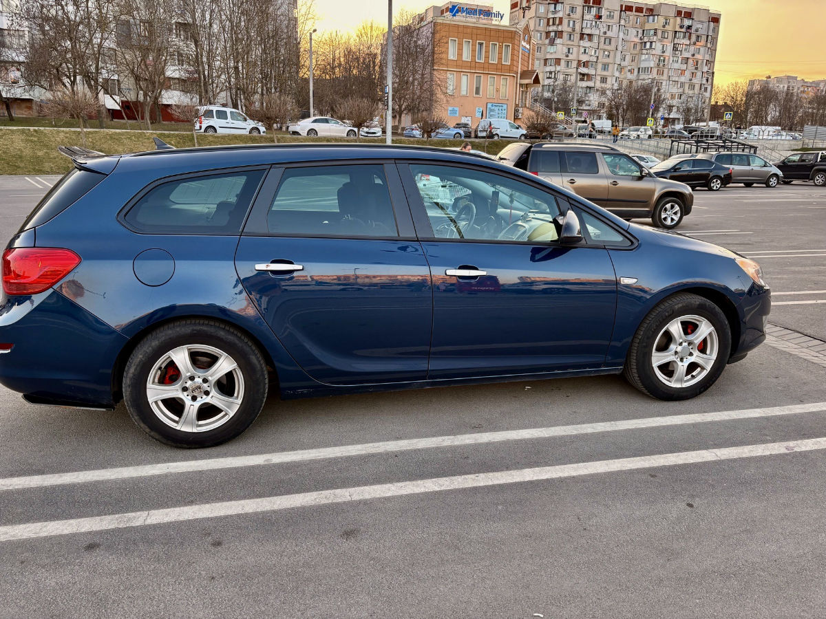 Opel Astra 2011