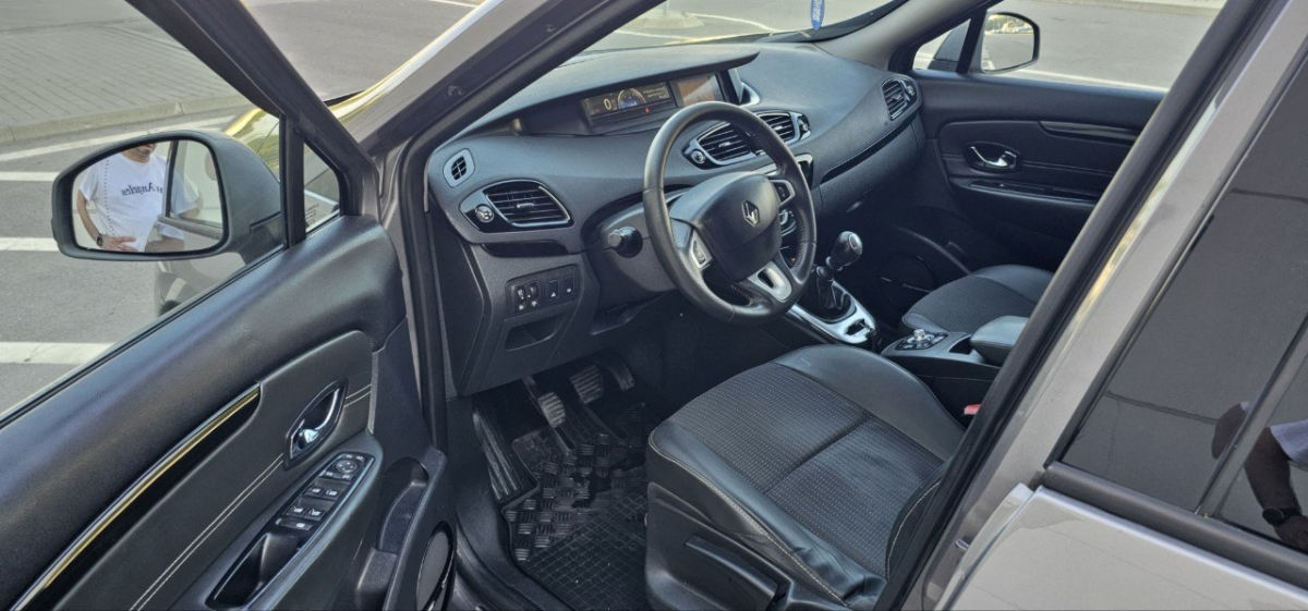Renault Scenic 2012