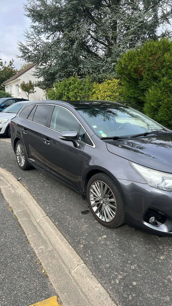 Toyota Avensis 2015