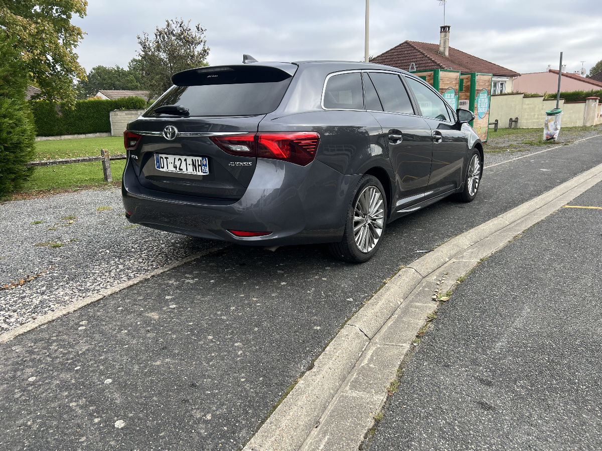 Toyota Avensis 2015