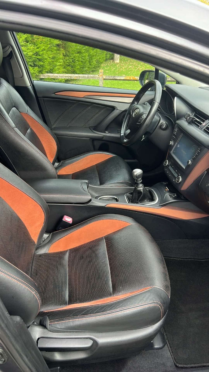 Toyota Avensis 2015
