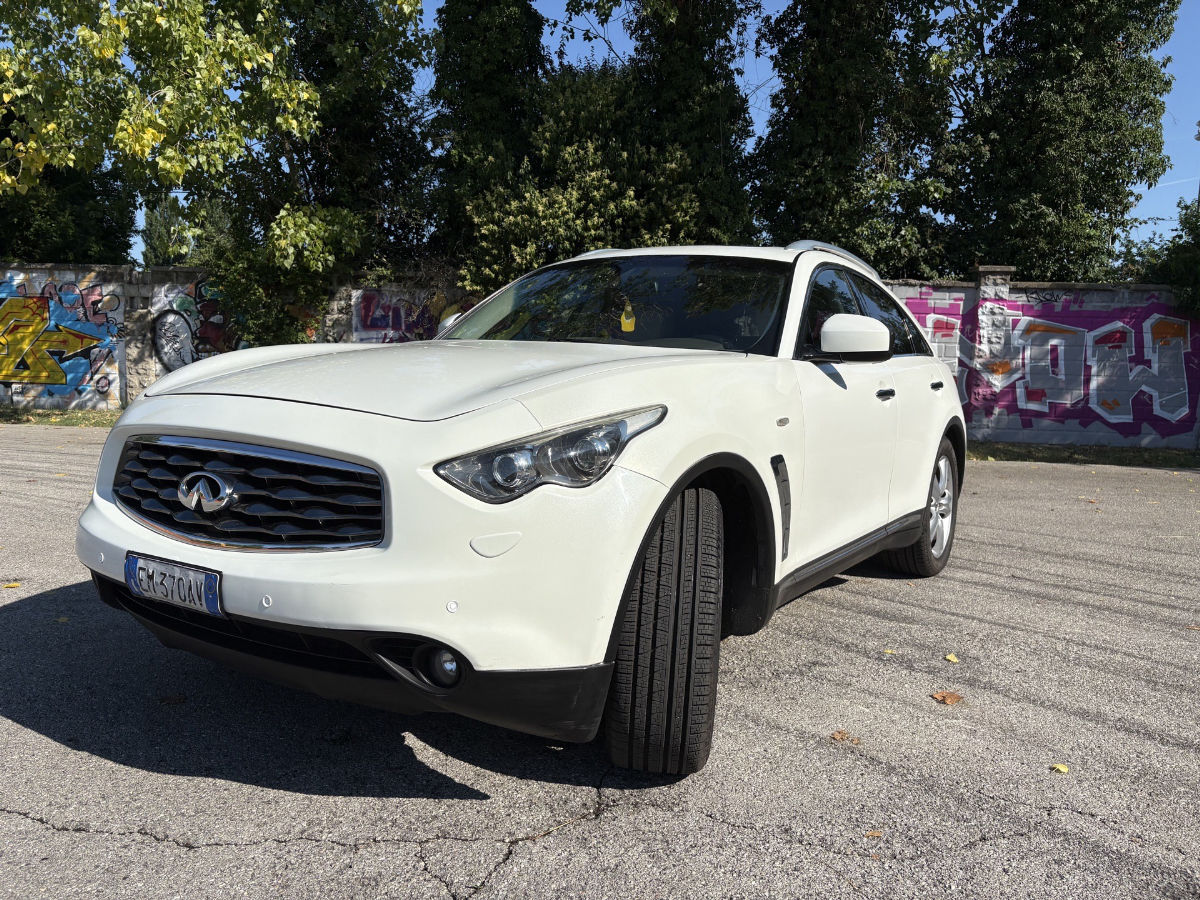 Infiniti QX70 2012