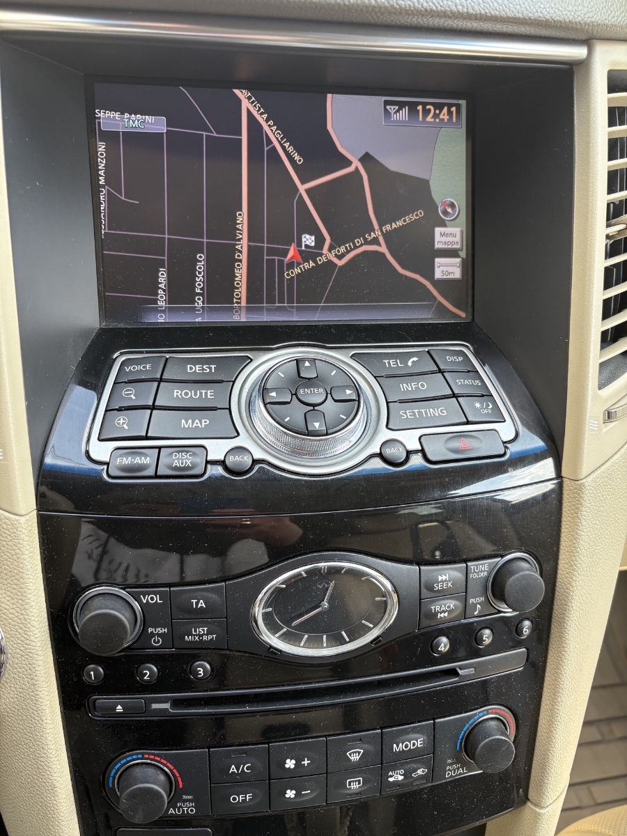 Infiniti QX70 2012
