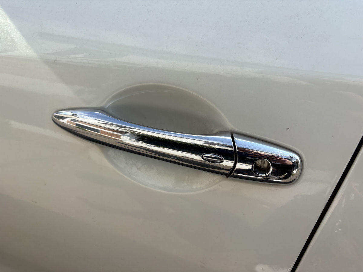 Infiniti QX70 2012