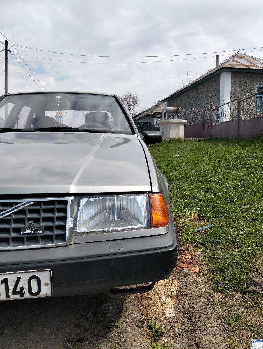 Volvo 440 1990