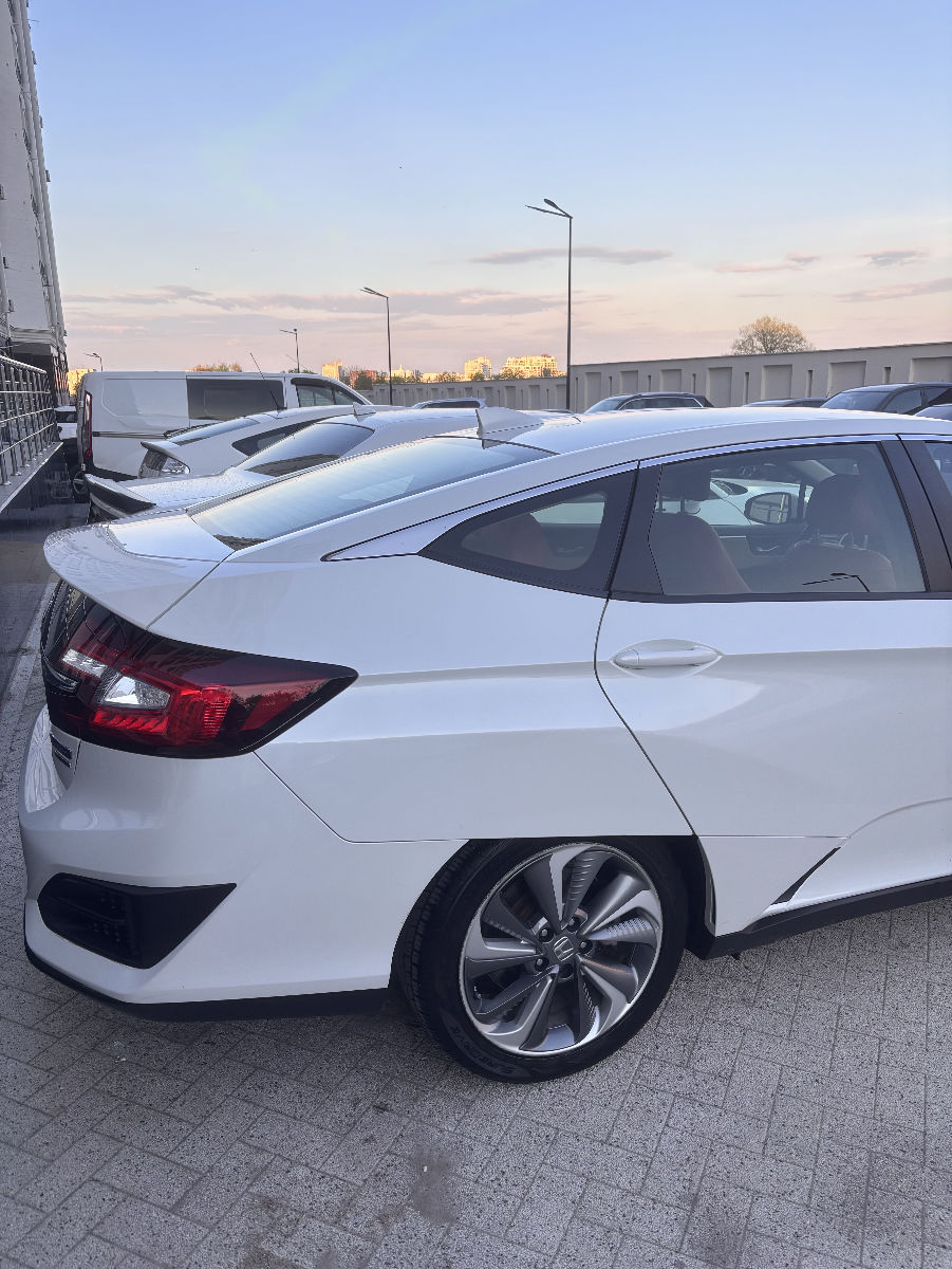 Honda FCX Clarity 2018