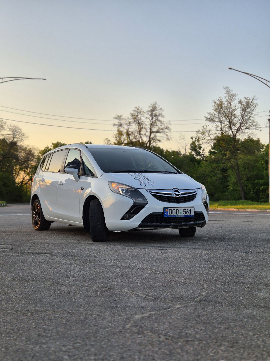 Opel Zafira 2012