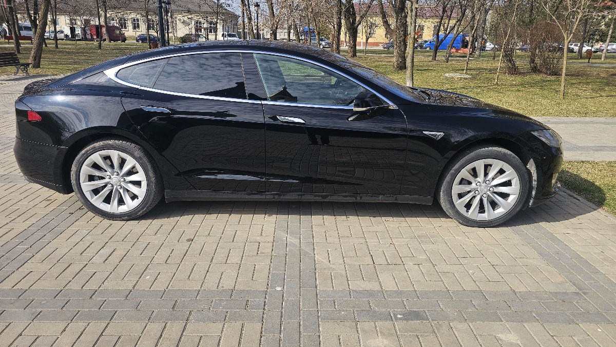 Tesla Model S 2014