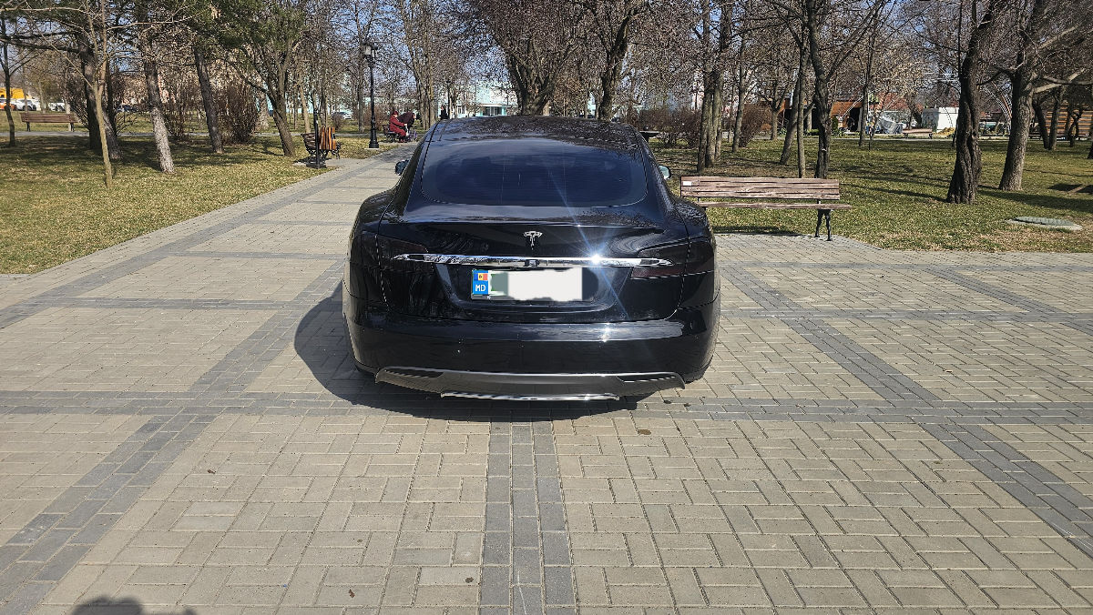 Tesla Model S 2014