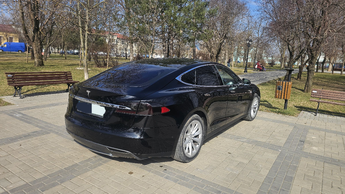 Tesla Model S 2014
