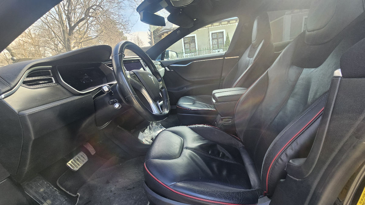 Tesla Model S 2014