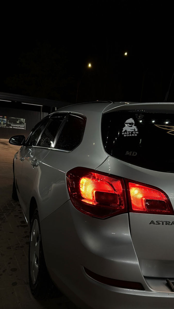 Opel Astra 2011