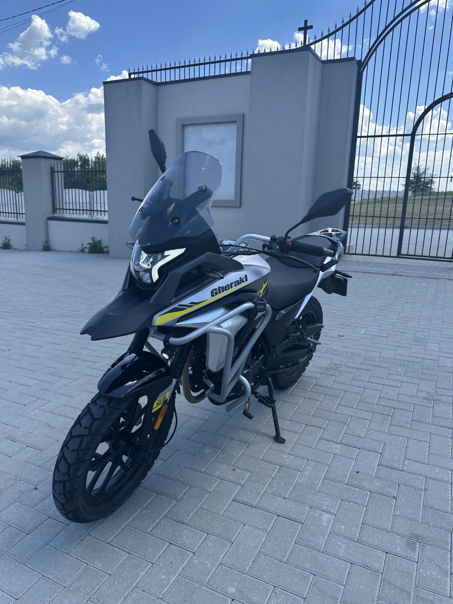 CFMOTO 300NK 2025