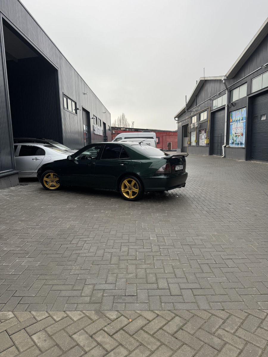 Lexus IS 2000