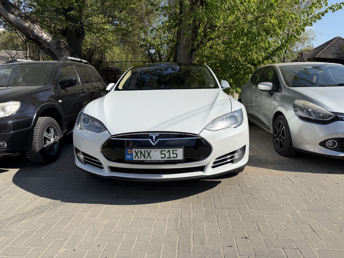 Tesla Model S 2014