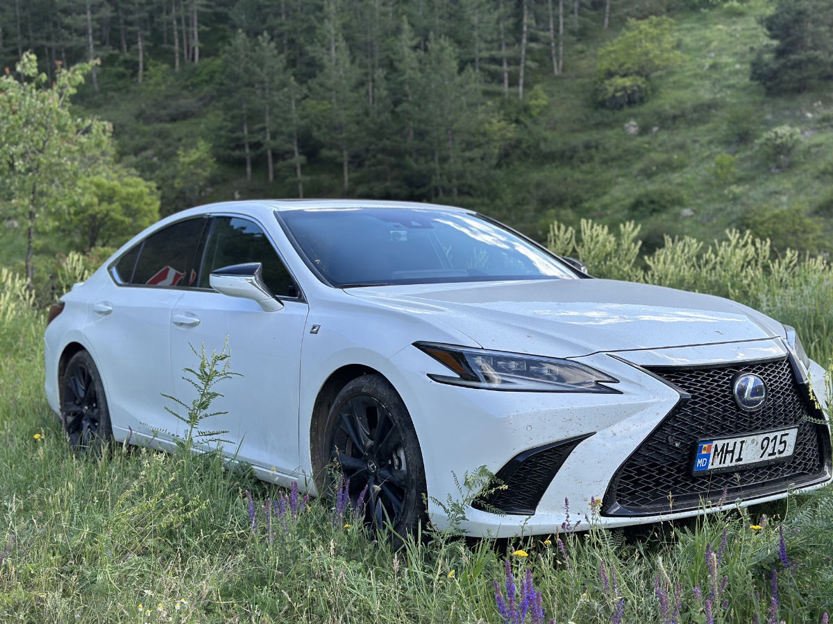 Lexus ES 2022