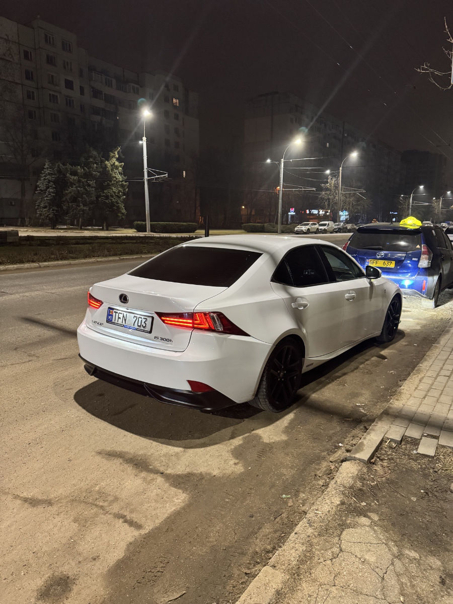 Lexus IS