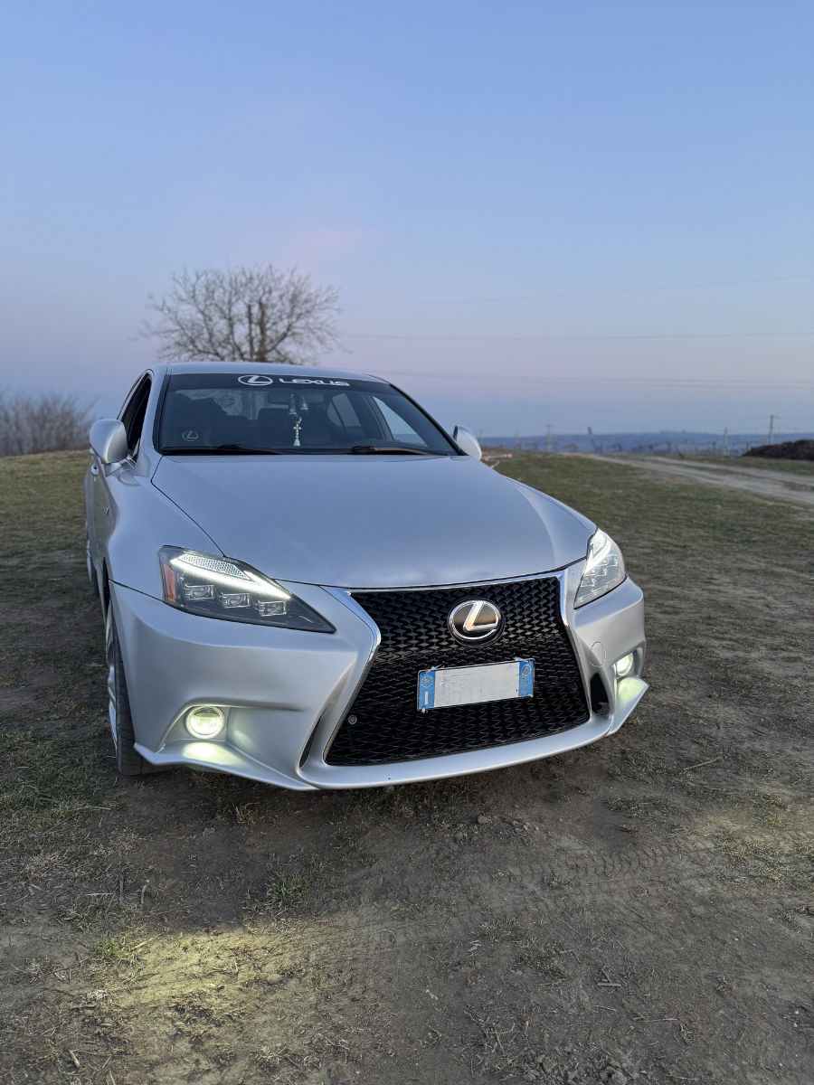 Lexus IS 2011