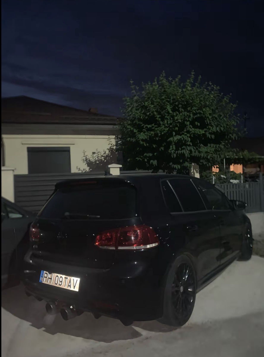 Volkswagen Golf R 2011