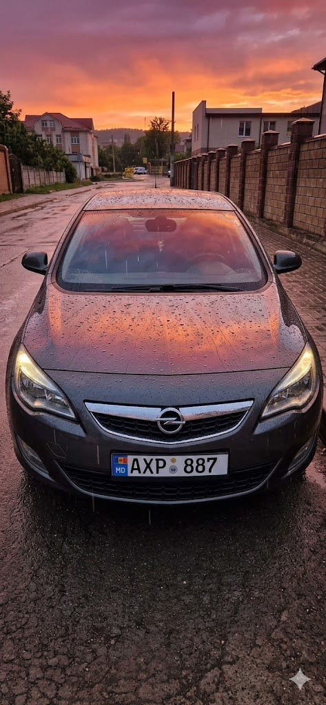 Opel Astra 2011