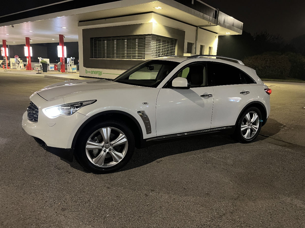 Infiniti QX70 2012