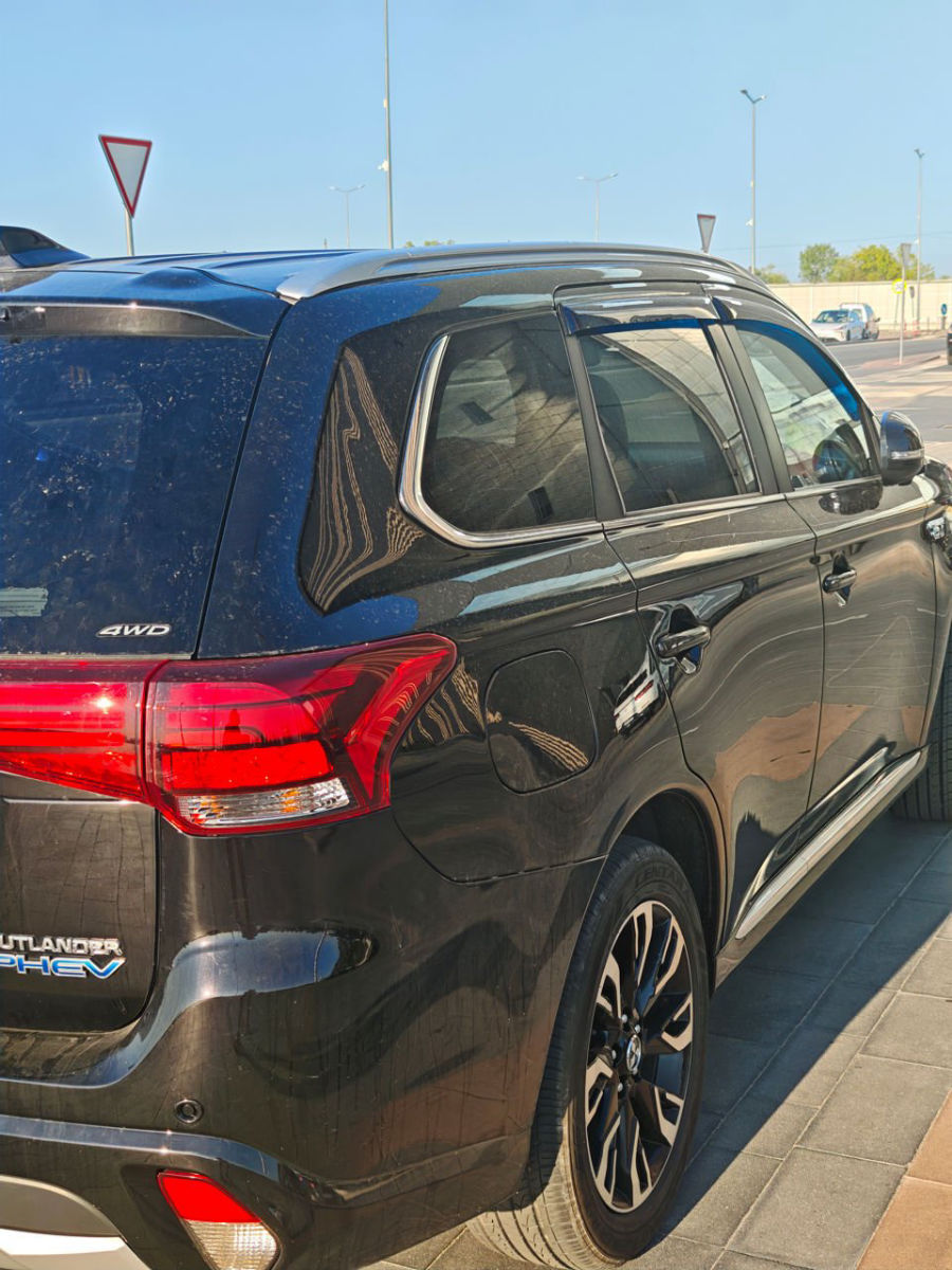 Mitsubishi Outlander PHEV 2015