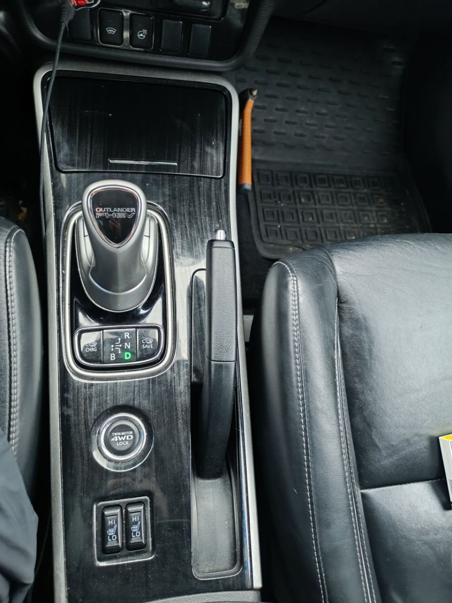 Mitsubishi Outlander PHEV 2015