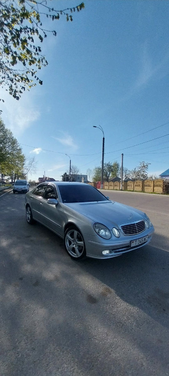 Mercedes W211 2003