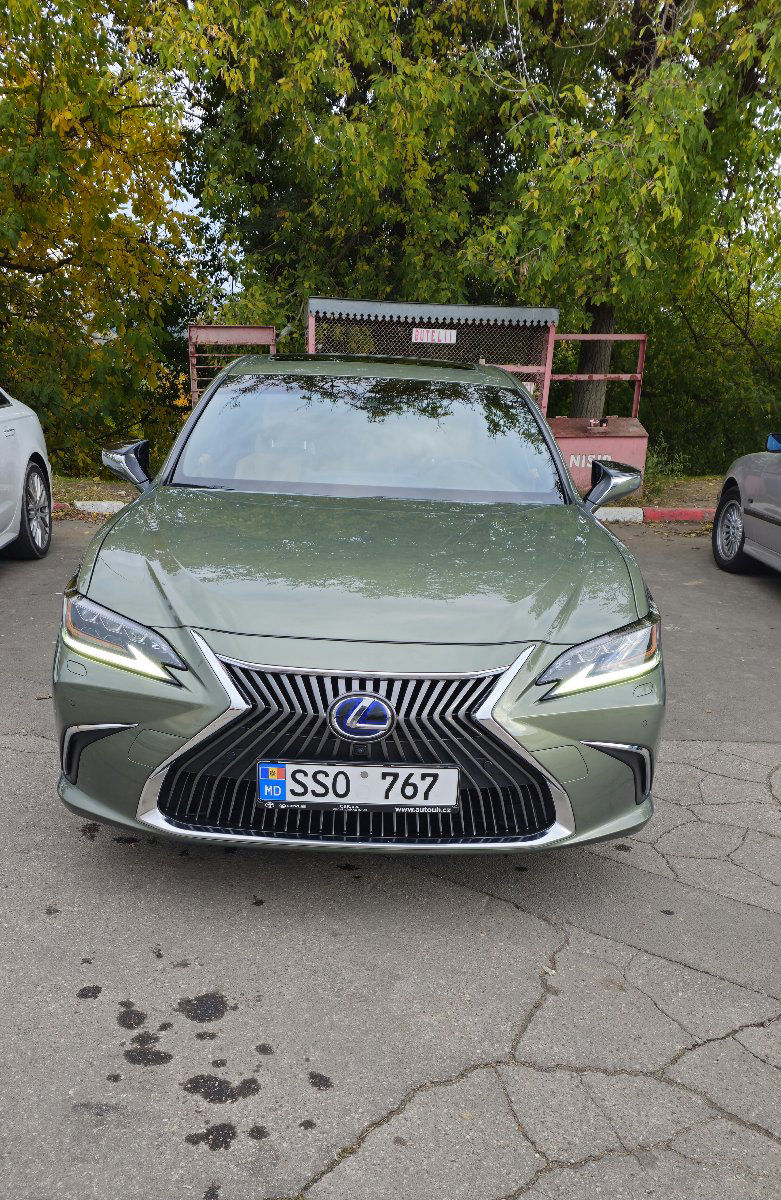 Lexus ES 2020