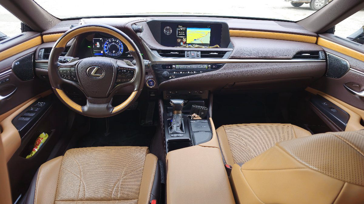 Lexus ES 2020