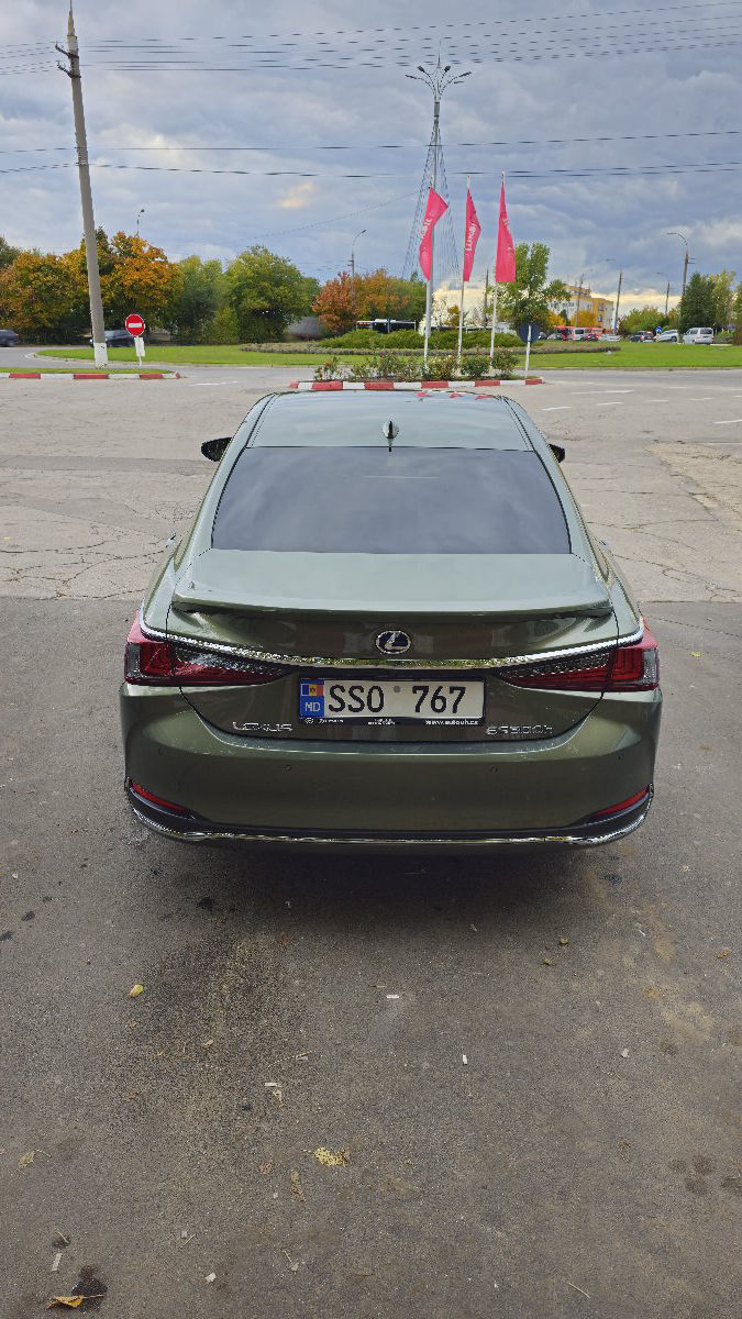 Lexus ES 2020