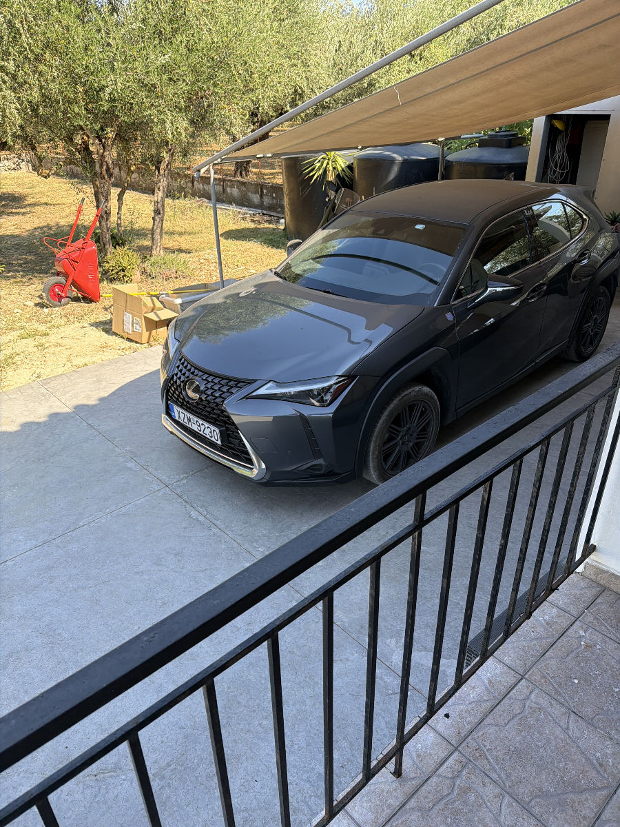 Lexus UX 2023