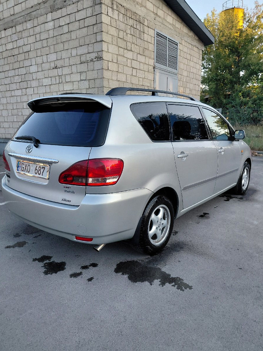 Toyota Avensis Verso 2001