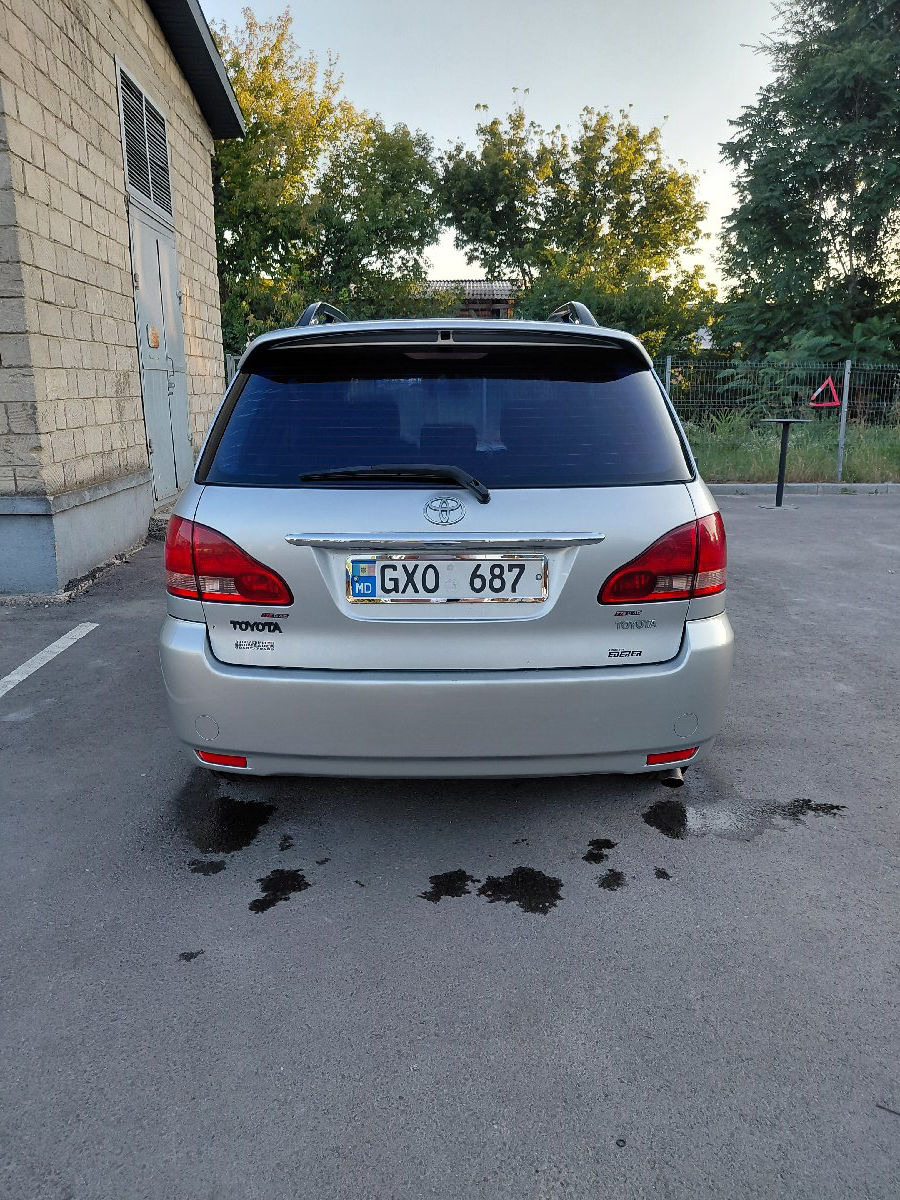 Toyota Avensis Verso 2001