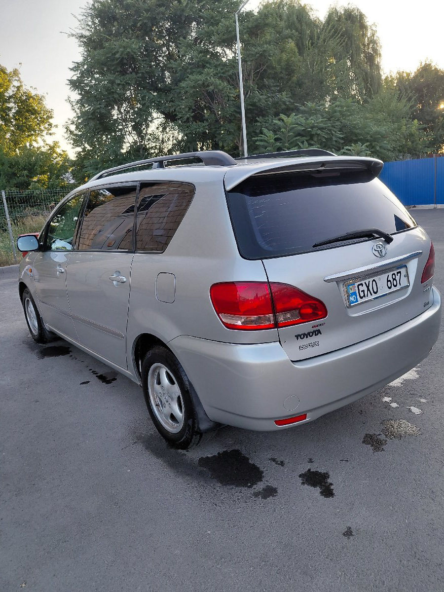 Toyota Avensis Verso 2001