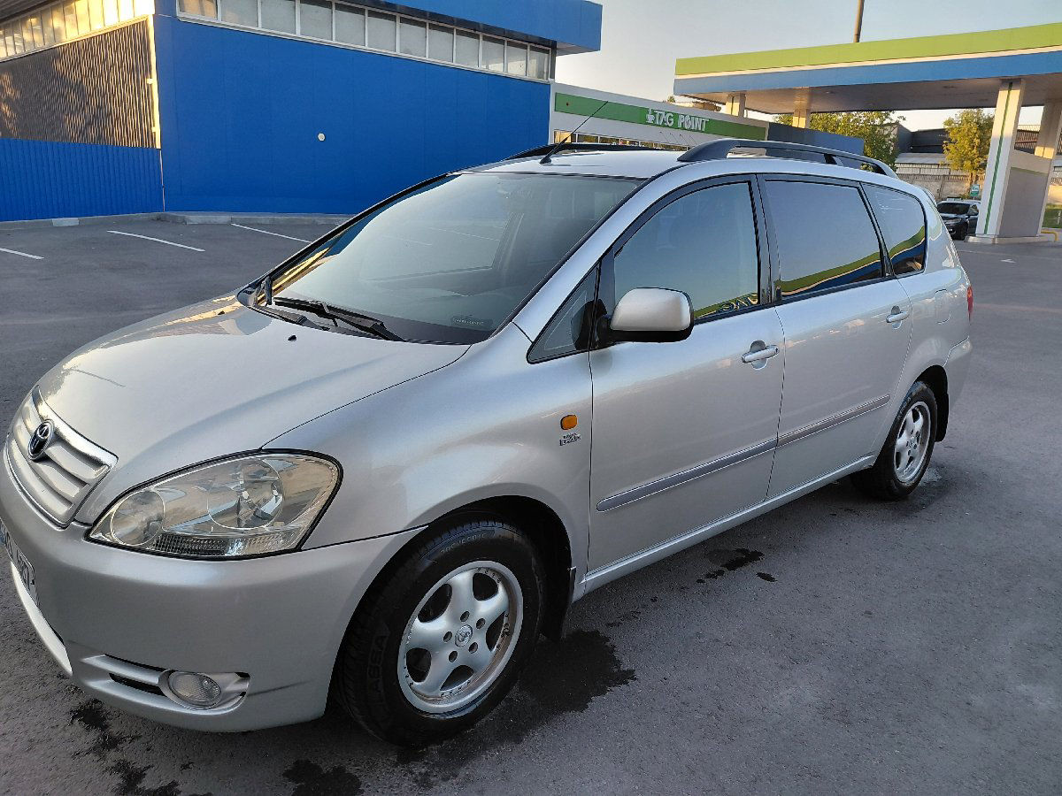 Toyota Avensis Verso 2001