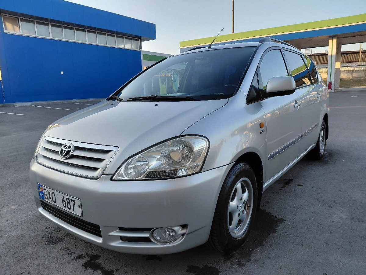Toyota Avensis Verso 2001