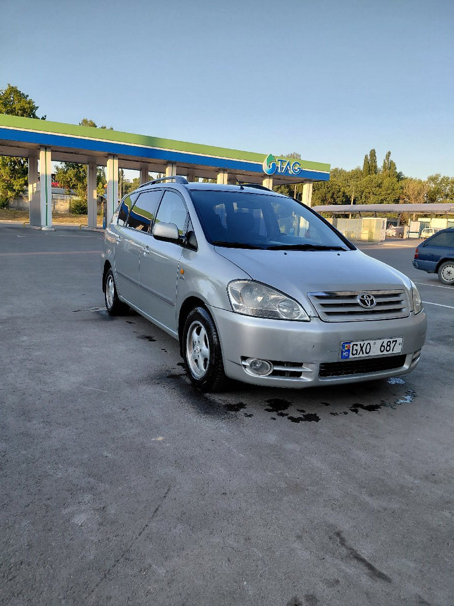 Toyota Avensis Verso 2001