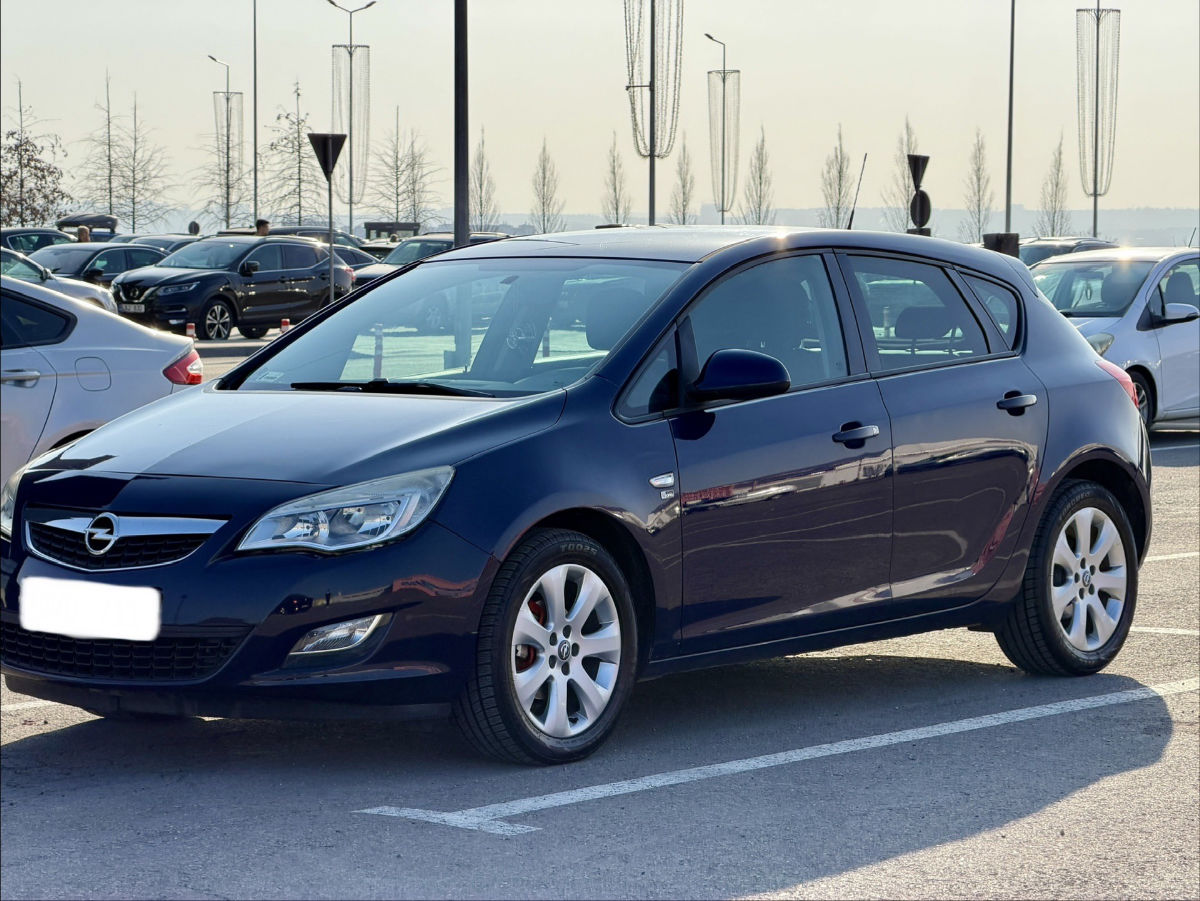 Opel Astra 2012