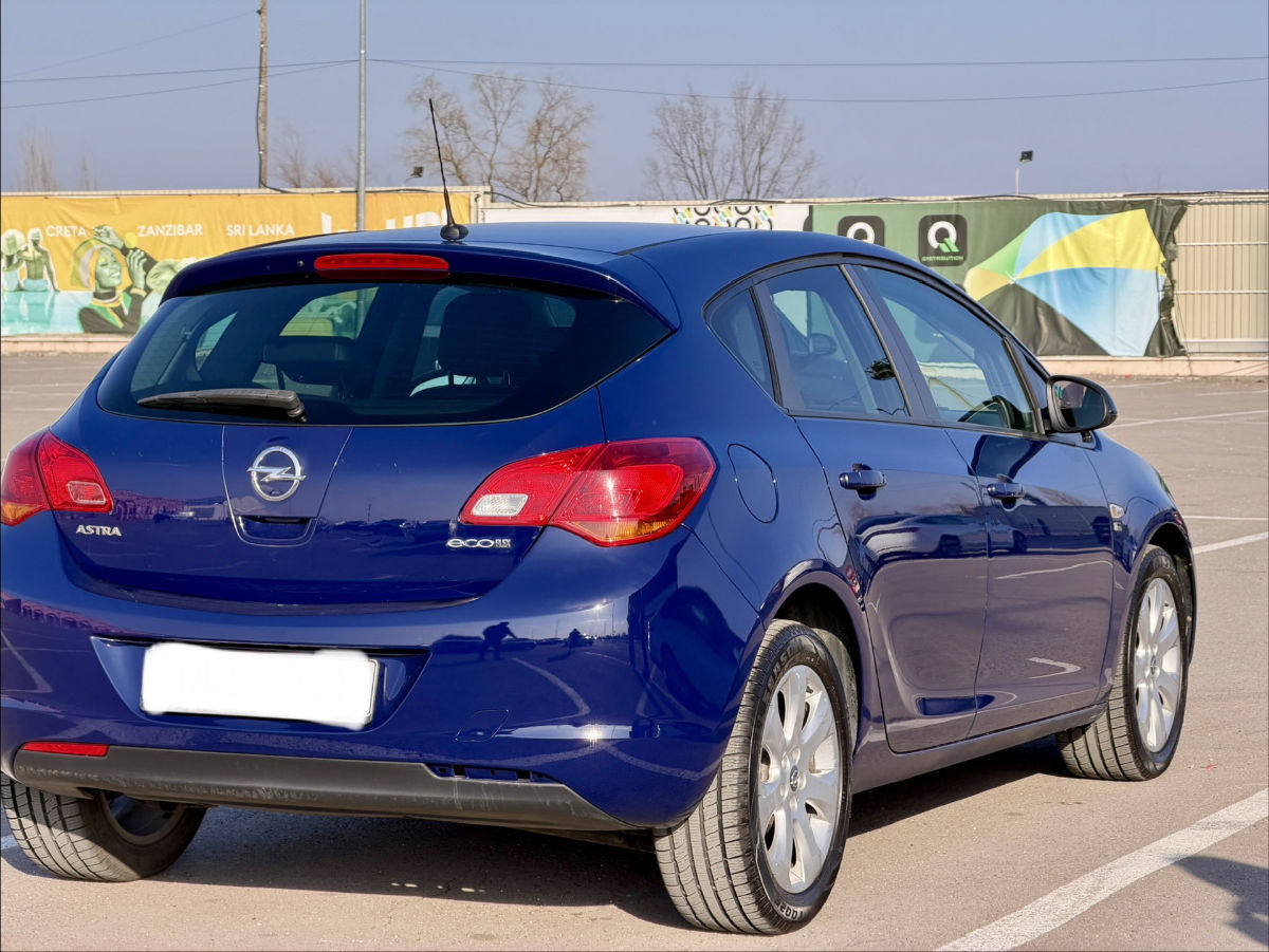 Opel Astra 2012