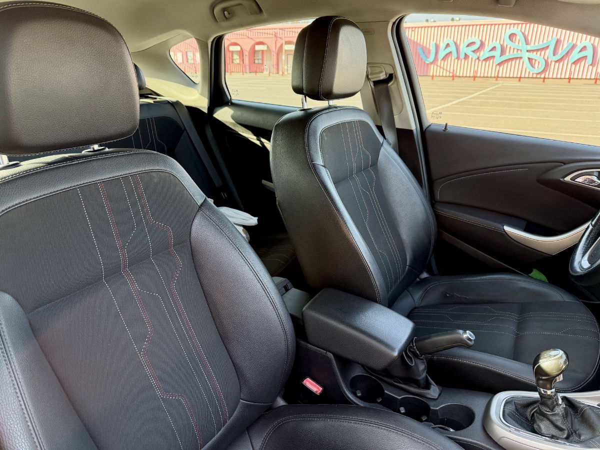 Opel Astra 2012