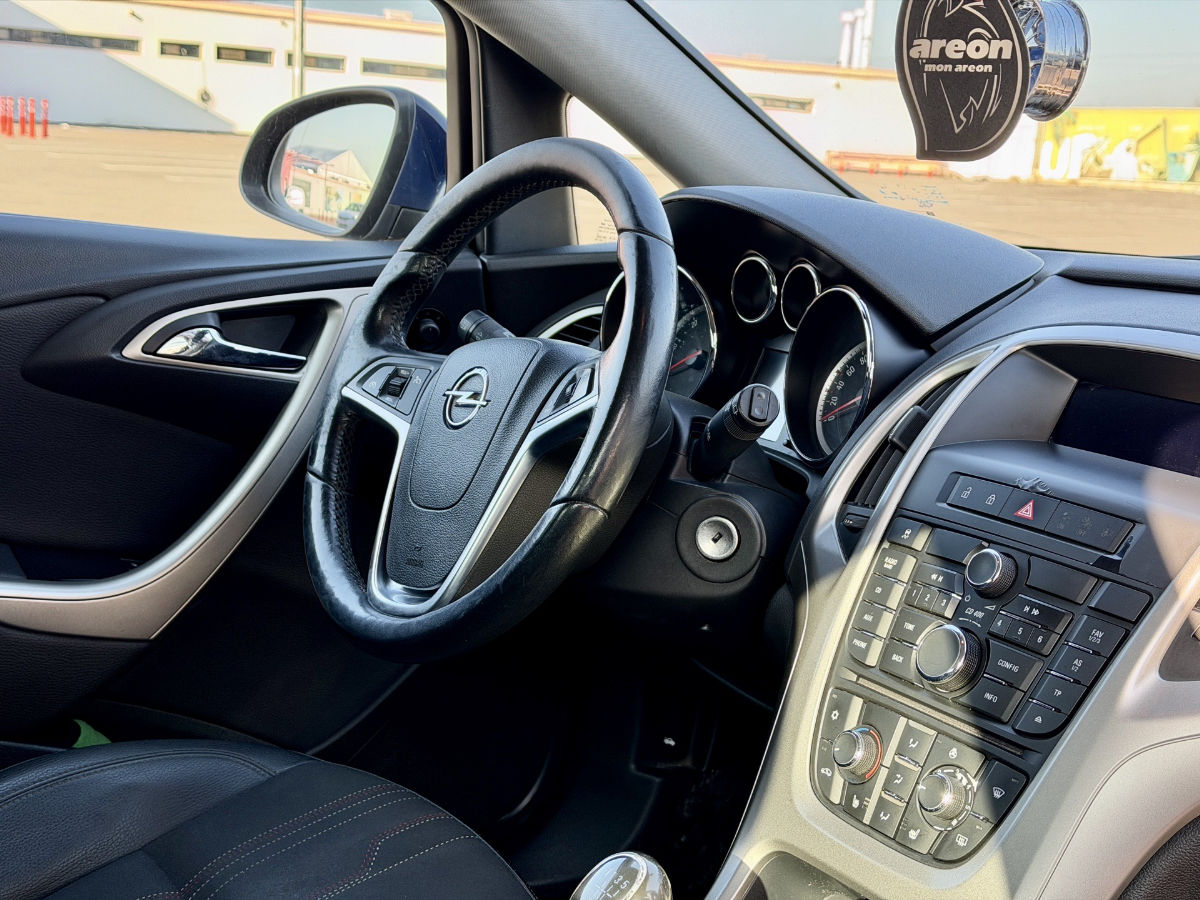 Opel Astra 2012