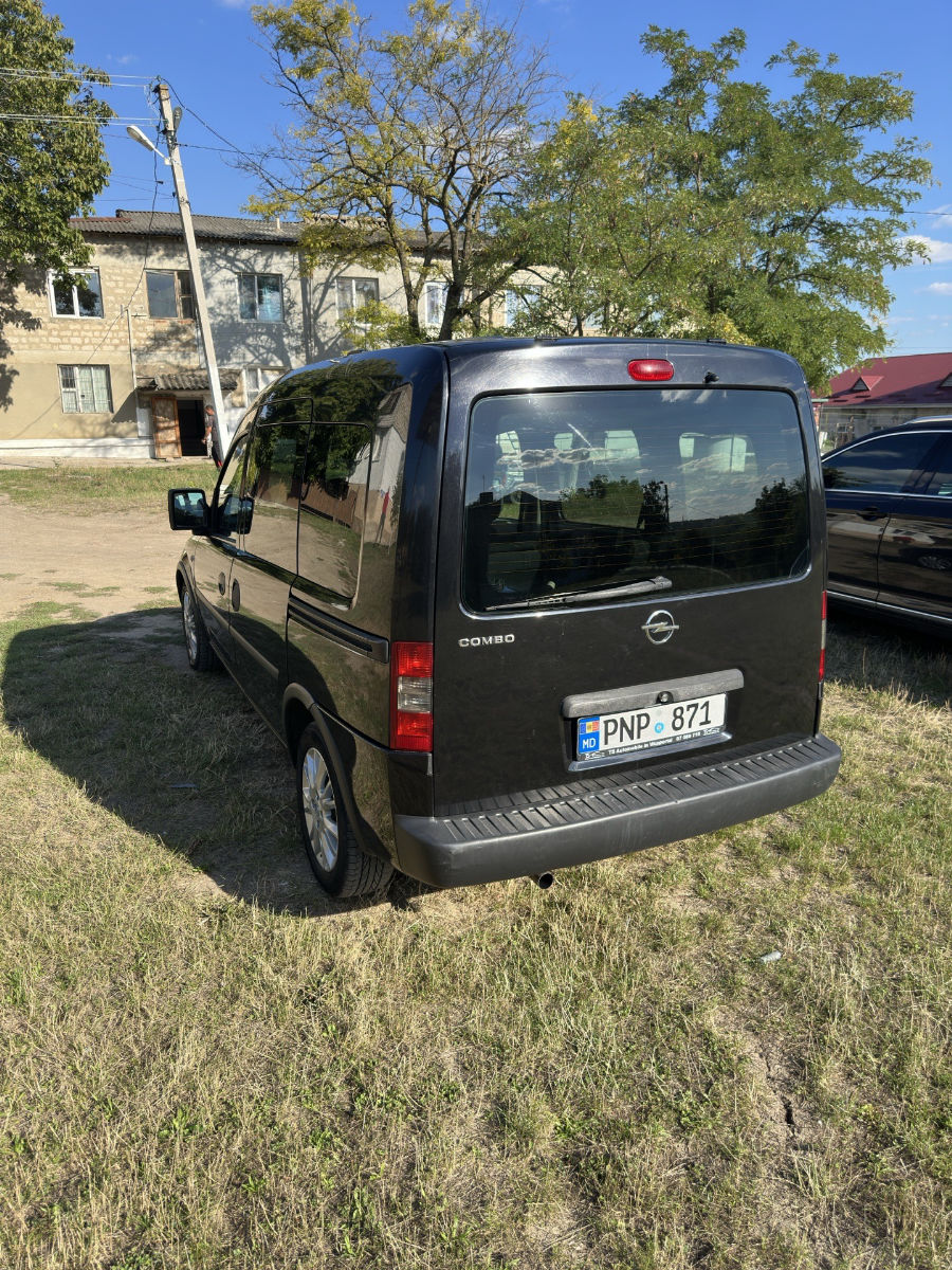 Opel Combo 2011