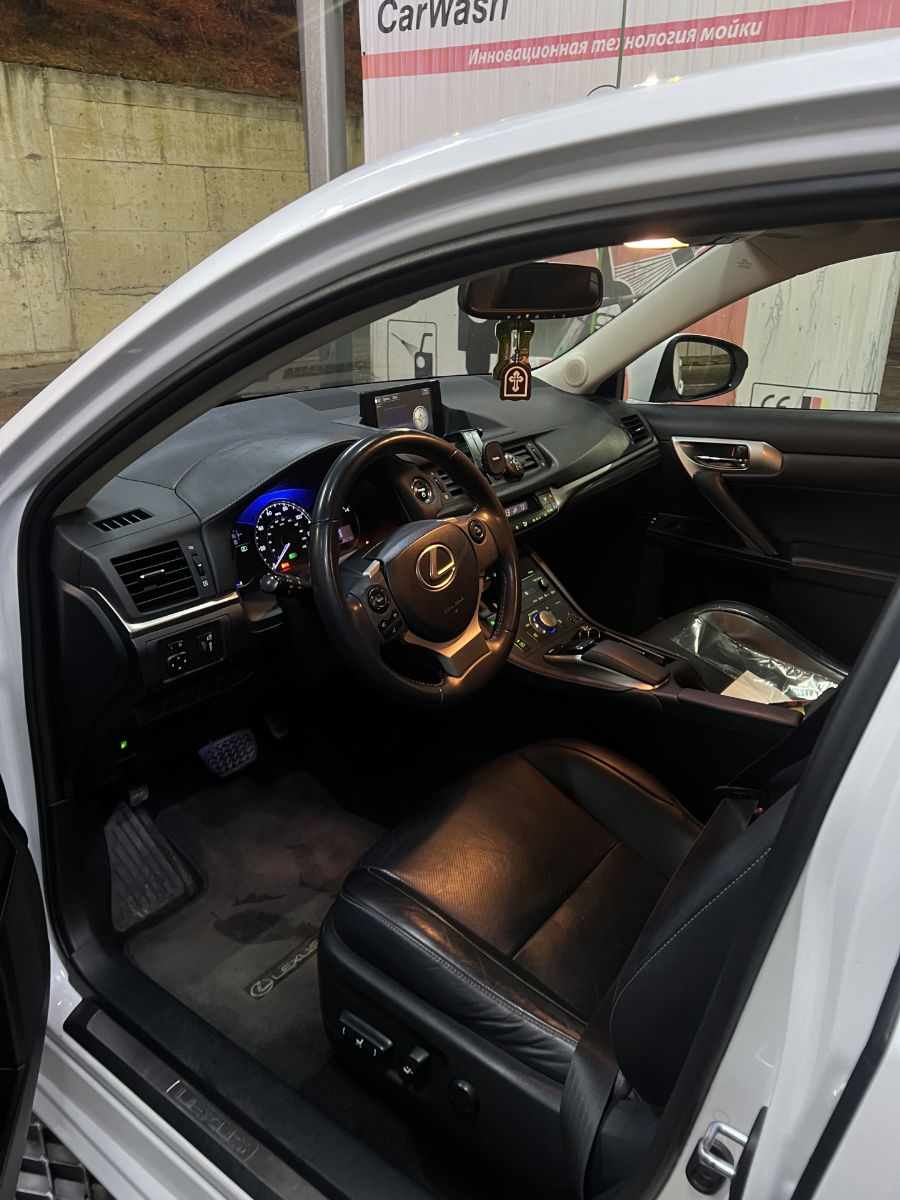Lexus CT200h 2014