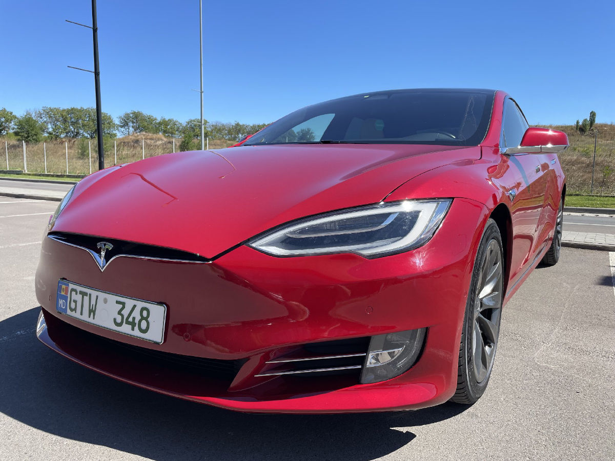 Tesla Model S 2020