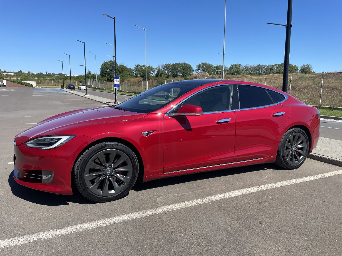 Tesla Model S 2020