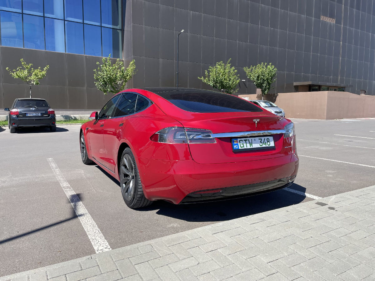 Tesla Model S 2020