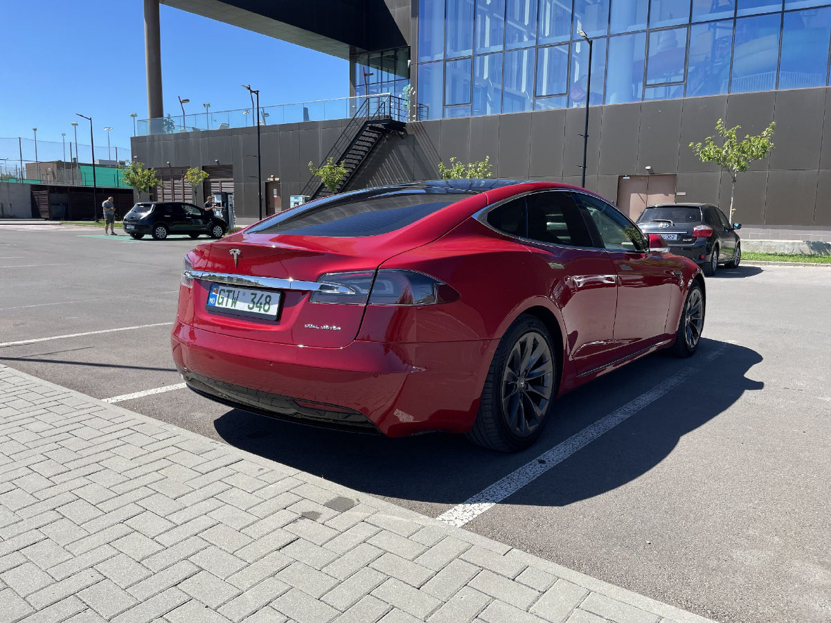 Tesla Model S 2020