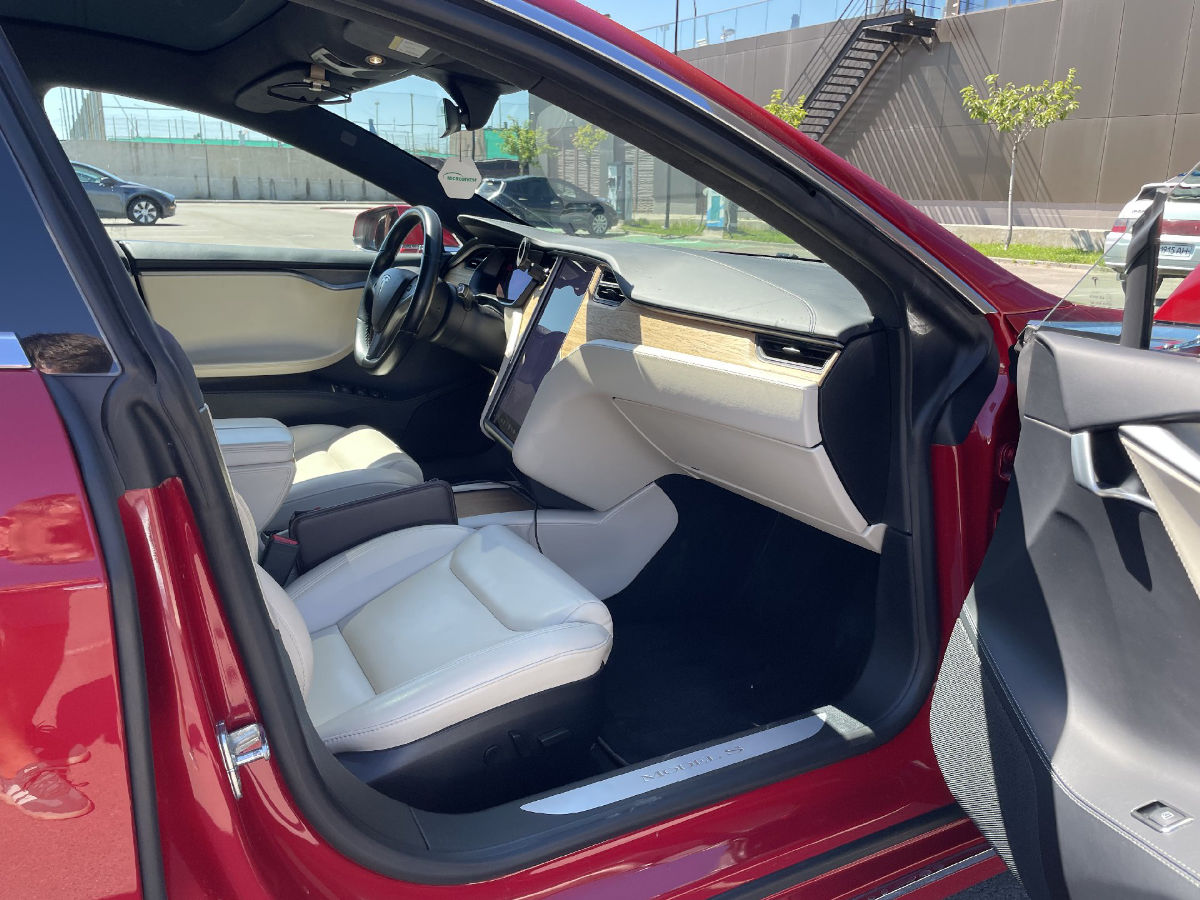 Tesla Model S 2020
