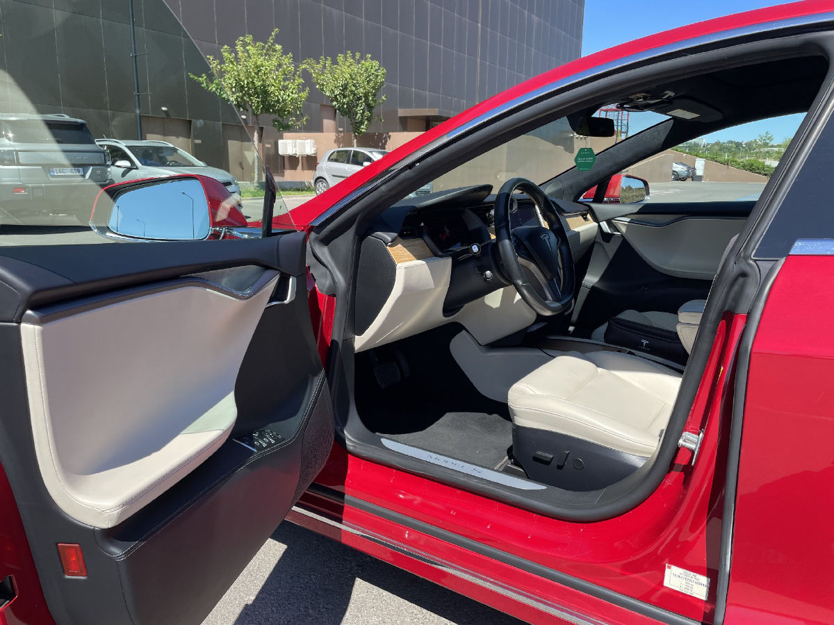 Tesla Model S 2020